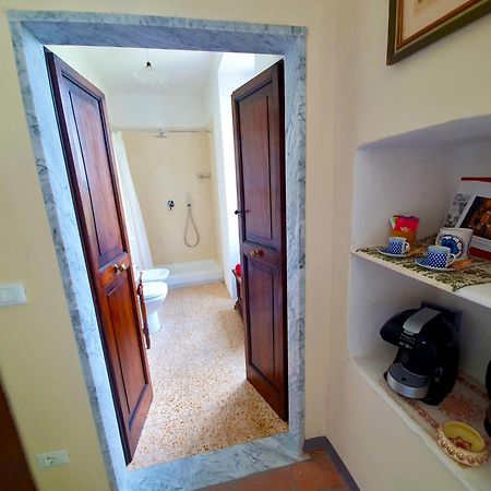 Villa De Benedetti Сарцана Номер фото